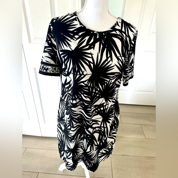 Beach House Style Perri Classic T-Shirt Dress - Seaside Palm - Picture 1 of 9